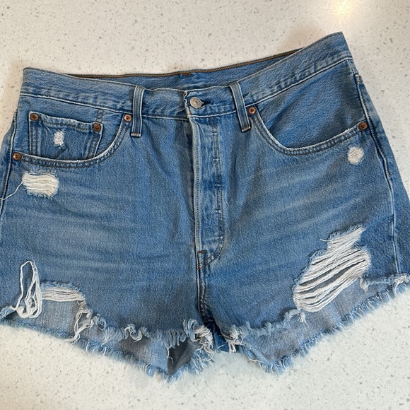 Levi’s 501 Light Wash Distressed Jean Shorts Size W 32 - Picture 5 of 7